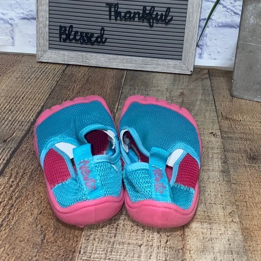 💜 Newtz Girls' Youth Water Shoes Size 13/1